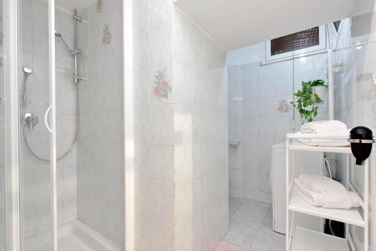 Ych-Confortevole Suite Al Colosseo Rome Luaran gambar