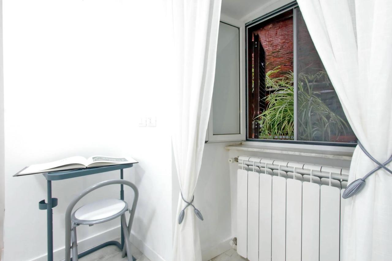 Ych-Confortevole Suite Al Colosseo Rome Luaran gambar